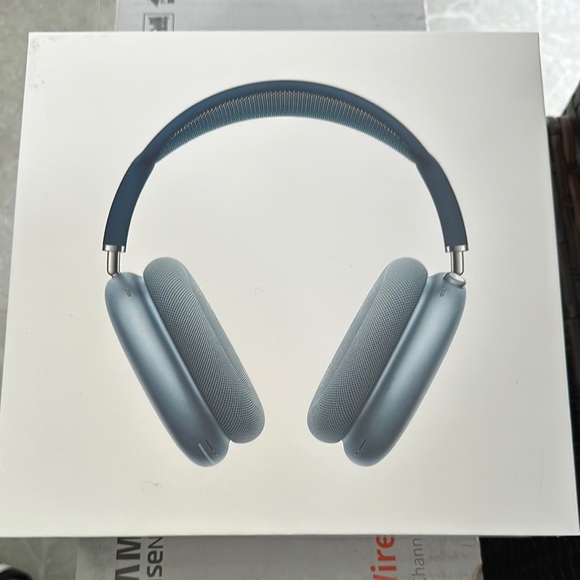 Apple AirPods Max - Sky Blue - Picture 1 of 1